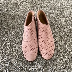 Lucky Brand mauve color perforated booties